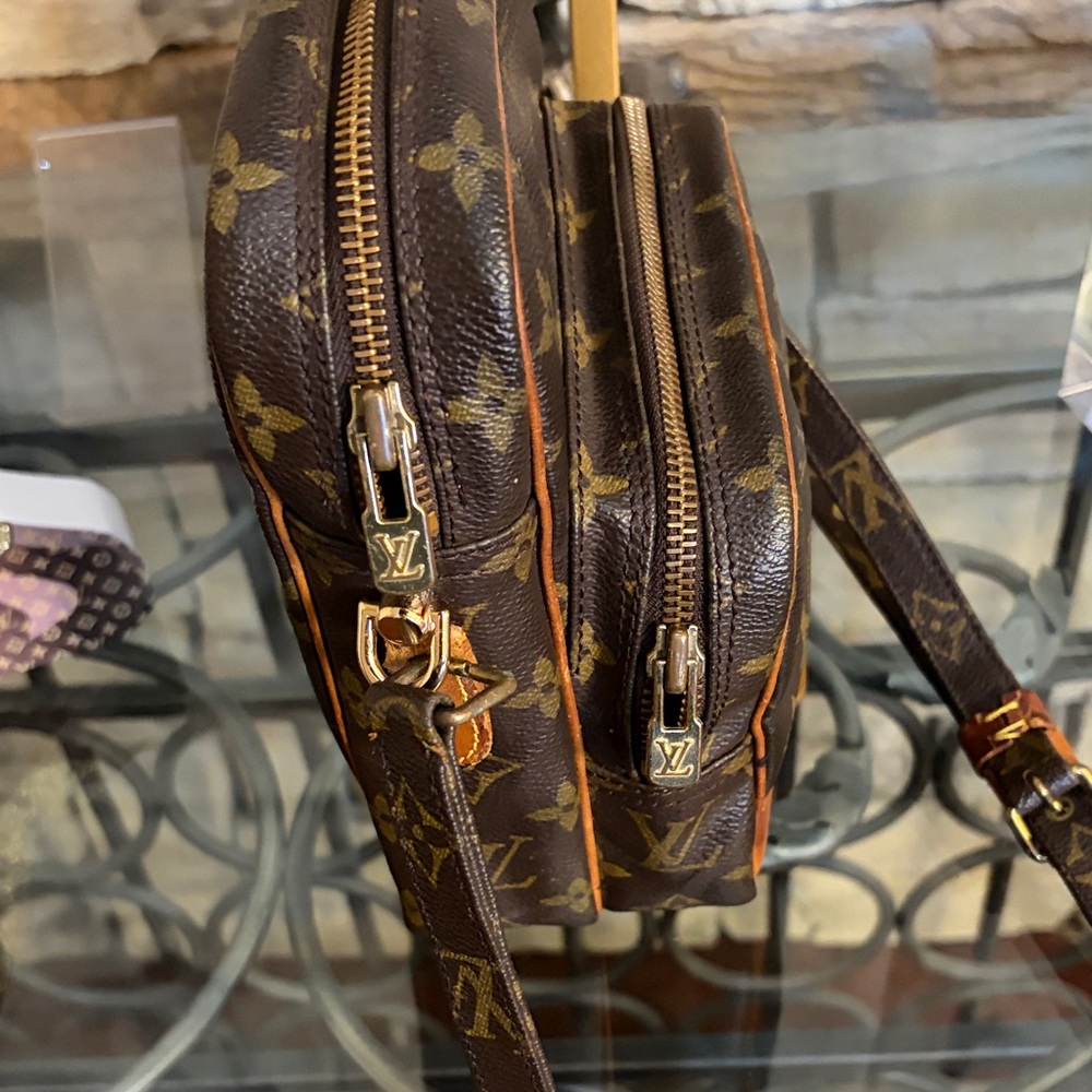 Louis Vuitton Monogram Crossbody Amazon Bag - Picture 9 of 12